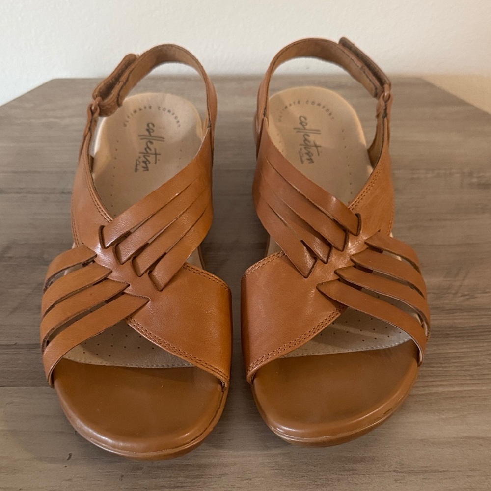 Clark’s Comfortable Tan Leather Sandals